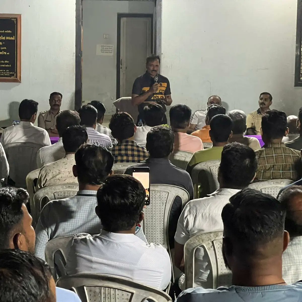 CP_SuratCity's tweet photo. One more step ahead towards community police.
સુરત શહેરના લિંબાયત વિસ્તારમાં લોક દરબારનું આયોજન કરવામાં આવેલ.
#communitypolicing #policeisyourfriend #letsbridgethegap @gujaratpolice_ @iharshsanghavi https://t.co/PwfYJvorEW