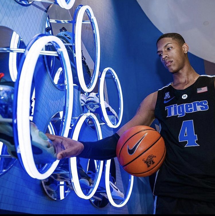 2022 3 star Hansel Emmanuel on his official visit 🔥 #GTG 🐅

Extremely talented kid, and one of the greatest inspirations I’ve ever seen. 

Memphis would be very lucky to have him.