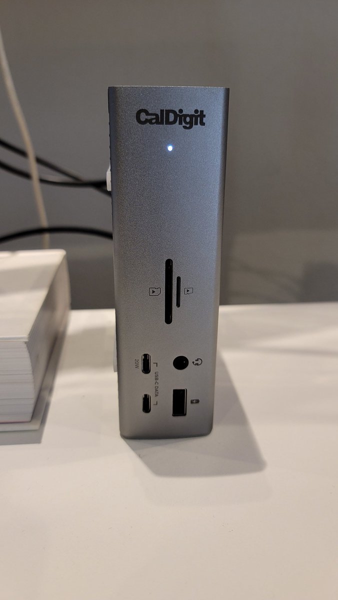 m1maxprocinema's tweet photo. Initial dual 4k LG monitor plug-in test to the @CalDigit #ts4 using USB-C was an instant breeze. Took 30seconds between choosing USB-C on monitors and choosing @Apple #m1max and monitor 1 to mirror and #2 to be the extention- But yes you can use both to extend for a total of 3!! https://t.co/kpyPPtQyTL