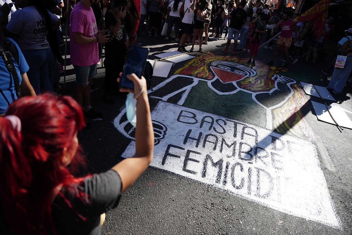 infobae's tweet photo. Las fotos de la marcha por el #DíaInternacionalDeLaMujer en el Congreso Nacional #8M https://t.co/giIMfVr1oK https://t.co/1VKt64gOss