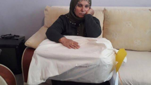ozgurpaksoy's tweet photo. Dün Agit İpek’in cenazesi annesi Halise Aksoy’a kargoyla gönderildi, bugün Siti Karatay’ın cenazesi annesi Aynur Karatay’a kutu içerisinde teslim edildi. https://t.co/6n7K94te2e