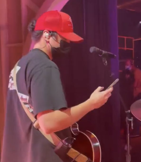 IS HE WITH A HAIR BUN???