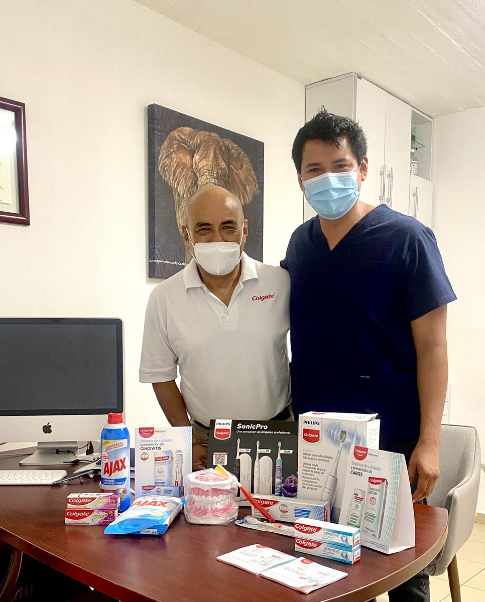 hUGOSANS's tweet photo. Quiero agradecerle a @ColgateLatam por su visita, sin duda un buen detalle, para seguir trabajando en la sonrisa de nuestros pacientes. https://t.co/tcyg2bpBJG