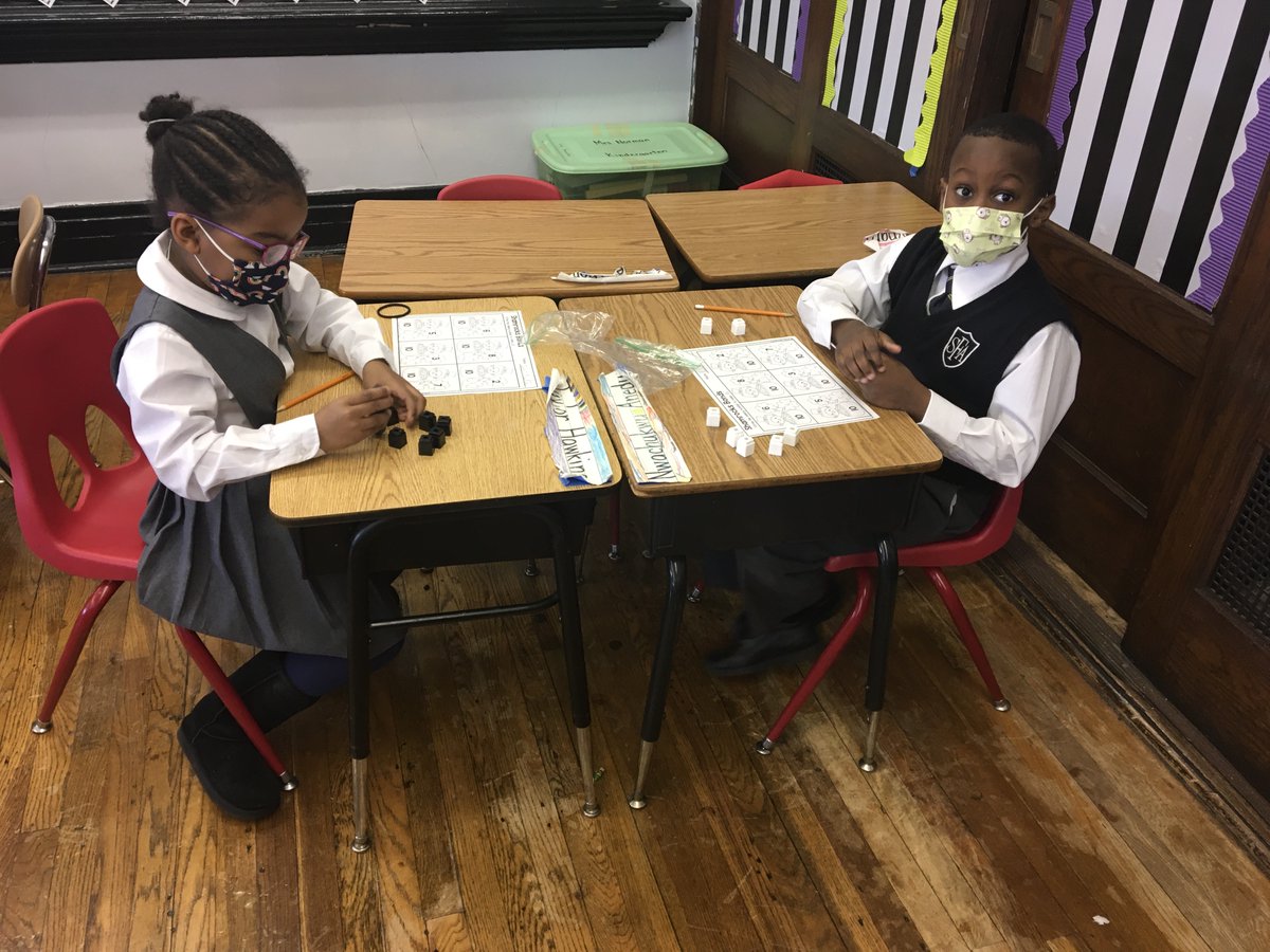 MurraySFABX's tweet photo. Kindergarten loved working on Number Bonds using Counting Cubes! #numberbonds #welovemath #kindergarten #sfabronx https://t.co/uOrpIrV8HD