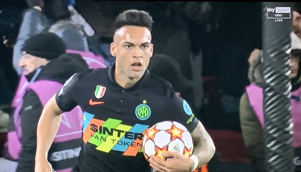 Preppy696's tweet photo. Bellissimo goal Lautaro #LiverpoolInter
Una bolgia l’Anfield
UK covid free 😷
Poi a Milano è tutta un’altra storia #assurda https://t.co/iQGUm4gaKp