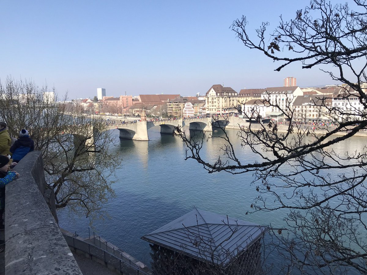 rovrewa2's tweet photo. 🇨🇭…isch das e Wätter in #Basel?!
Bestes Fasnachtswetter, Blick vom Grossbasel über den Rhein ins Kleinbasel https://t.co/2uGBMtyuPH