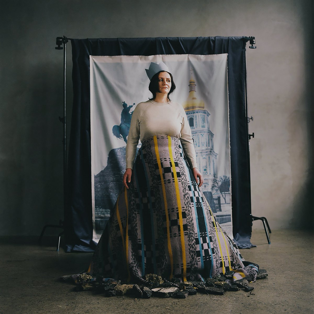 bet_orten's tweet photo. Today is the International Woman’s Day. These are women from Ukraine.
I call them QUEENS and that’s how I portrayed them. How I see them. 
They worked hard all their life in our country sending money to their families in Ukraine...

#queensofukraine #StandWithUkraine️ 

🧵
1/3 https://t.co/ftjPP4e3FV