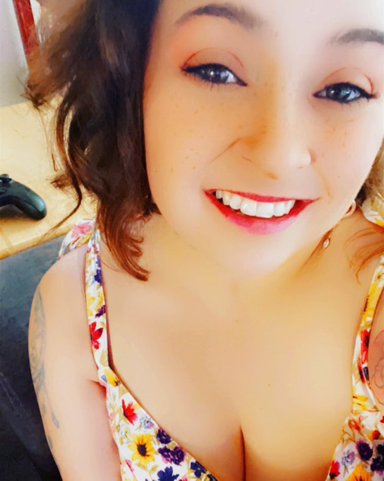 Flower power 🍄🍄🍄🍄 #sweetgirl #flowerchild https://t.co/RtUgoSOCgK<a href="/tag/sweetgirl"class="tags">#sweetgirl</a><a href="/tag/flowerchild"class="tags">#flowerchild</a>