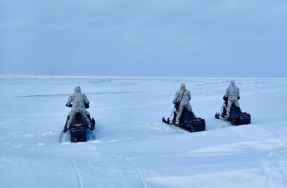 socnorth's tweet photo. U.S. #SpecialForces traverse the vast tundra on snowmobiles during #AE22. #SOF participates in long-planned biennial exercises like #ArcticEdge2022 in order to respond swiftly and effectively in the Arctic region.
#GreenBerets #SOCNORTH #ALCOM #USNORTHCOM #USSOCOM #BeyondTheWatch https://t.co/0RR0sYAWeq
