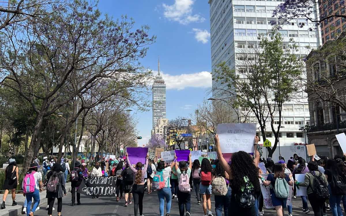 AristeguiOnline's tweet photo. #Marcha8M Marchan feministas en CDMX; pequeñas células causan destrozos #8M2022
https://t.co/GVNf9BfowL https://t.co/WIpHcKJaxB