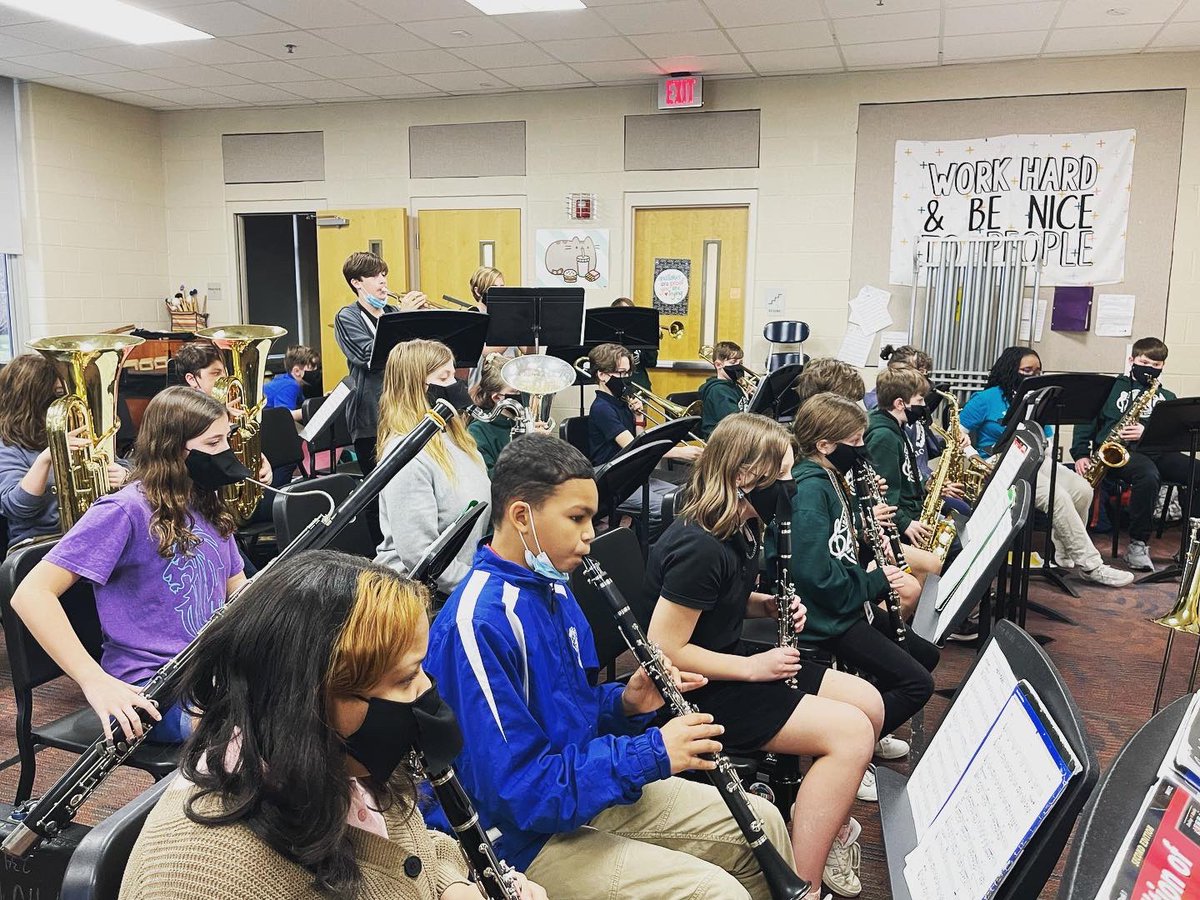 WOW!! Look at this amazing turn-out for our first full rehearsal of The Groove! This band is going to ROCK! I can’t wait for everyone to hear them! 👏
The Groove is a jazz/rock/pop band. Dr. Ripani of the Nashville Youth Jazz Ens. is helping us get started. 🙌 Thanks, Dr. Rip!!