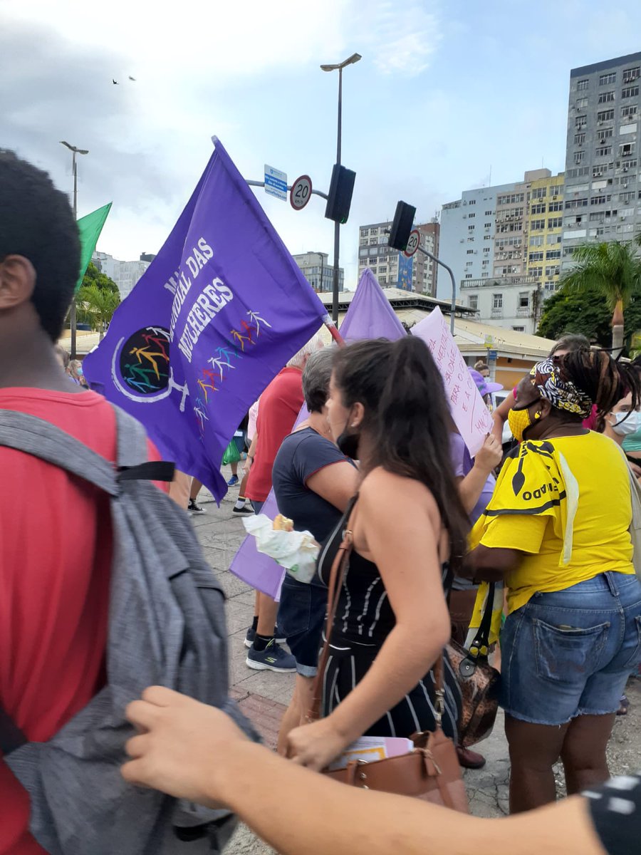 marchamulheres's tweet photo. O ato de rua de #Florianópolis (SC) começou às 17h. Em todas as regiões, as mulheres estão gritando que nunca aceitaram e nunca vão aceitar o projeto de país do Bolsonaro! 

#8demarço #8M #Resistiretransformar #ForaBolsonaro #BolsonaroNuncaMais https://t.co/3x4nRLy4Uk