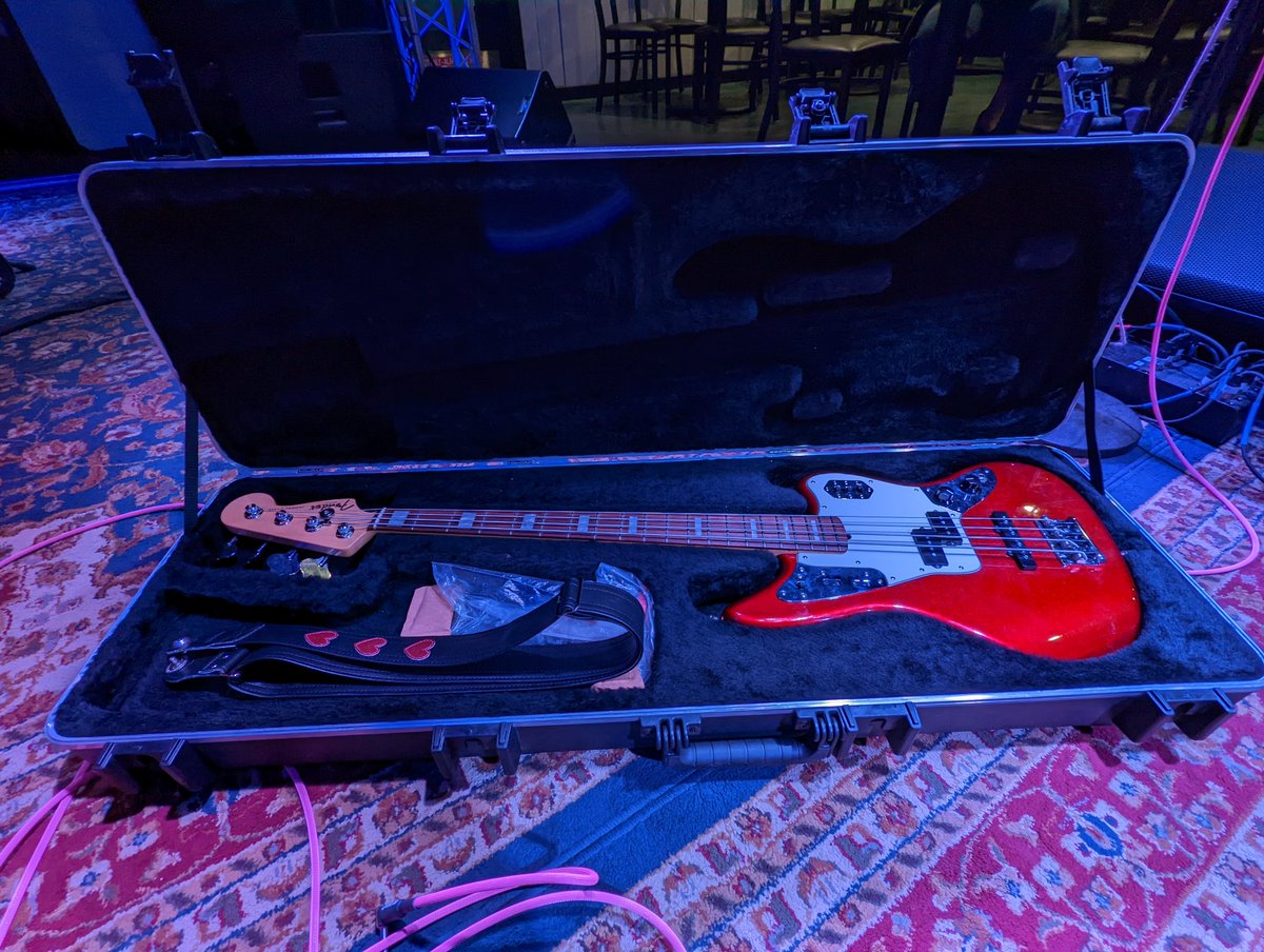 ReeseMorin's tweet photo. Been pretty much exclusively playing this bass since I got it and all I say is wow. Every time I open the case, pick it up, or just feel it in my hands. Always wow. It's an amazing thing to find an instrument that just resonates with you so much. https://t.co/H9EiDUGrJe