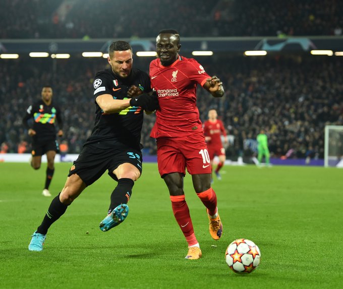 Liverpool-Inter maçından bir ikili mücadele