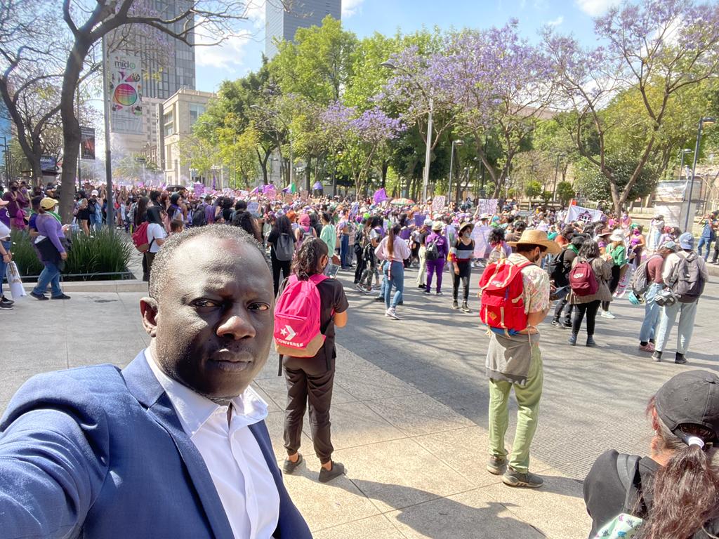 cvoule's tweet photo. Me alegro de visitar #México este 8 de marzo. Me solidarizo con las mujeres que ejercen su derecho de reunión pacífica para exigir la protección de sus derechos. La policía tiene el deber de proteger a quienes se manifiesten hoy! #Marcha8M #8M2022 #NiUnaMas #VivasNosQueremos https://t.co/GZ76vrLQkf