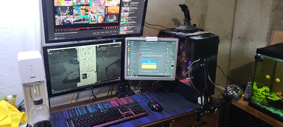 CaptainBarouq's tweet photo. Ryzen system in desperate need of an updated gpu, whatever monitors I could get for cheap, and an LTT mousepad. (sorry not sorry)
The lego is not a theme, I just had nowhere else to put it! #Jaywhatdoyouthink0322 https://t.co/aJo1qlcZ2S
