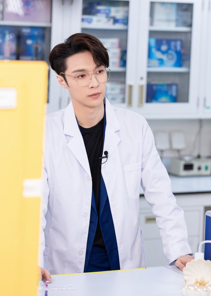 yixing pics tweet media