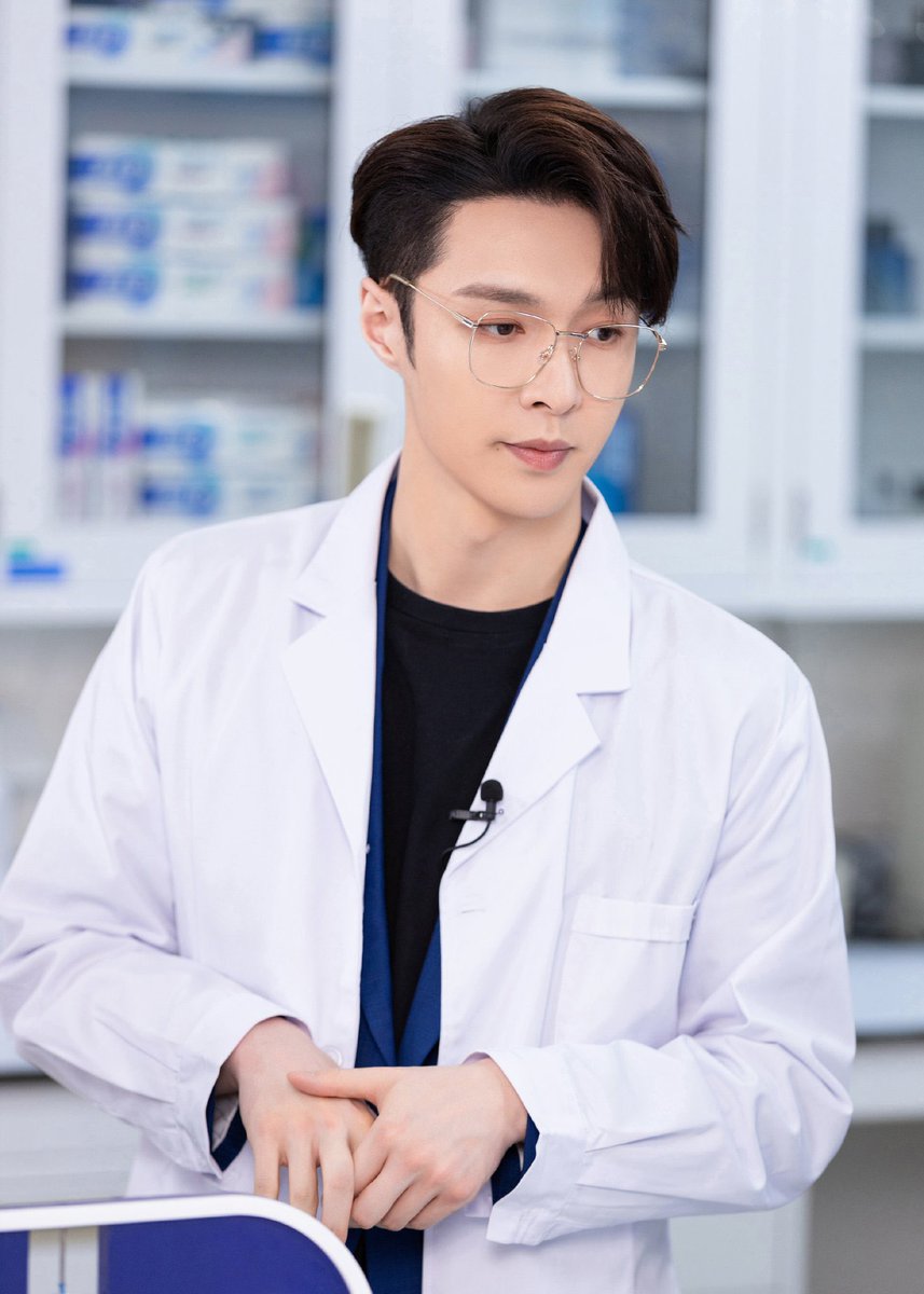 yixing pics tweet media