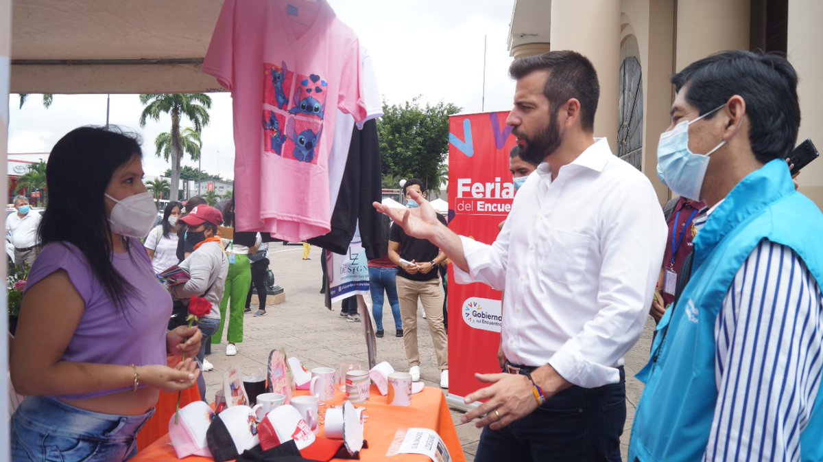 DHumanoEc's tweet photo. #Guayas | Por el #DíaInternacionalDeLaMujer, el #MIES organizó la #FeriaDelEncuentro, donde mujeres emprendedoras mostraron sus productos para comercializarlos. En el evento, el gobernador de la provincia @parosemena estuvo presente.

#EcuadorEquitativo https://t.co/O129F1GTC2