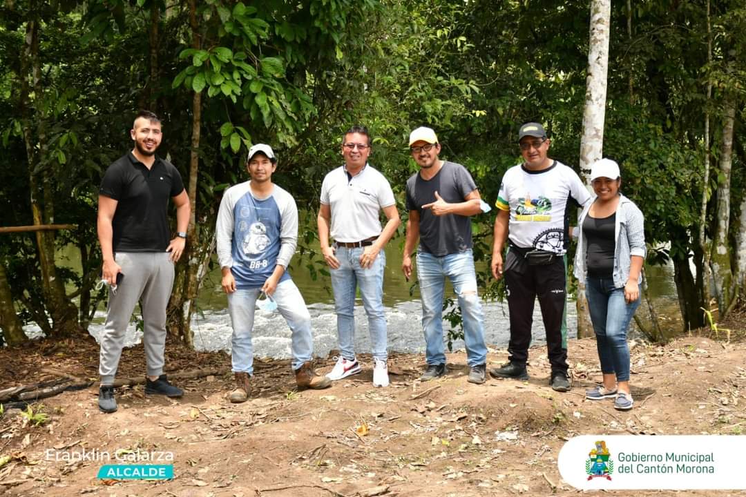 Por invitación de la familia Tsunki, el alcalde Franklin Galarza junto a su equipo técnico se trasladaron hacia el balneario natural “Tsunki”, mismo que se encuentra ubicado en la comunidad San Luis de Inimkis de la parroquia Sevilla Don Bosco.