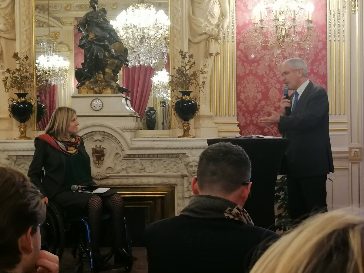 Soirée d'échange à l'hôtel de <a href="/villedelyon/">Ville de Lyon</a> jeudi dernier pour échanger sur les enjeux de la Cité, dans les salons, reçu par @AudreyHenocque le plaisir de renouer avec la société civile
<a href="/JMBassal/">Jean-Michel Bassal</a> <a href="/BPelliercuit/">🟧 bernard pellier-cuit</a>