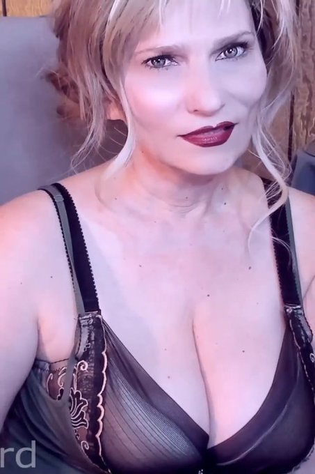 I just sold a video on #realloyalfans. Take a look here: https://t.co/Kk01yxP4bw https://t.co/x3BIeG<a href="/tag/realloyalfans"class="tags">#realloyalfans</a>