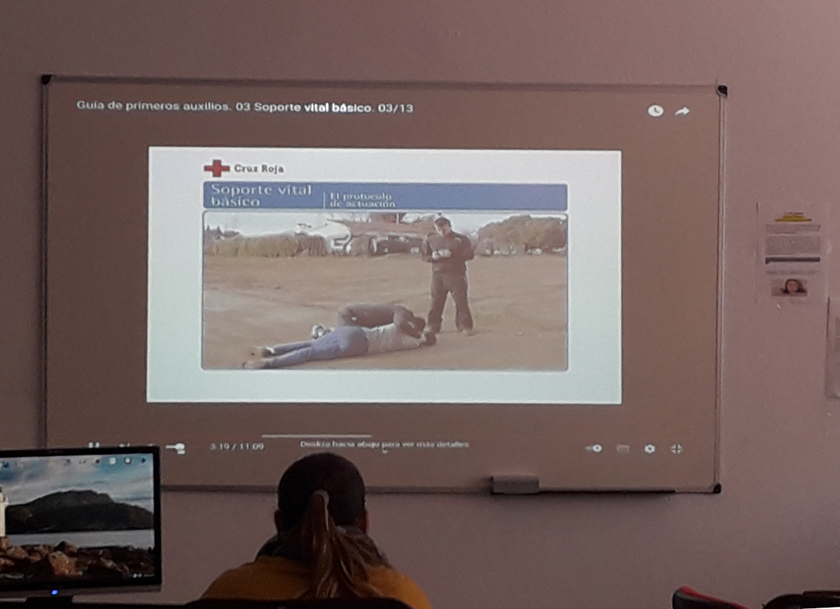 Alumnat de segon curs del cicle de Prevenció de Riscos realitzen pràctiques de reanimació cardiopulmonar RCP i posició lateral de seguretat PLS realitzades a l'aula com una activitat programada en la seua formació.

+ info fpalzira.es/web/index.php/…