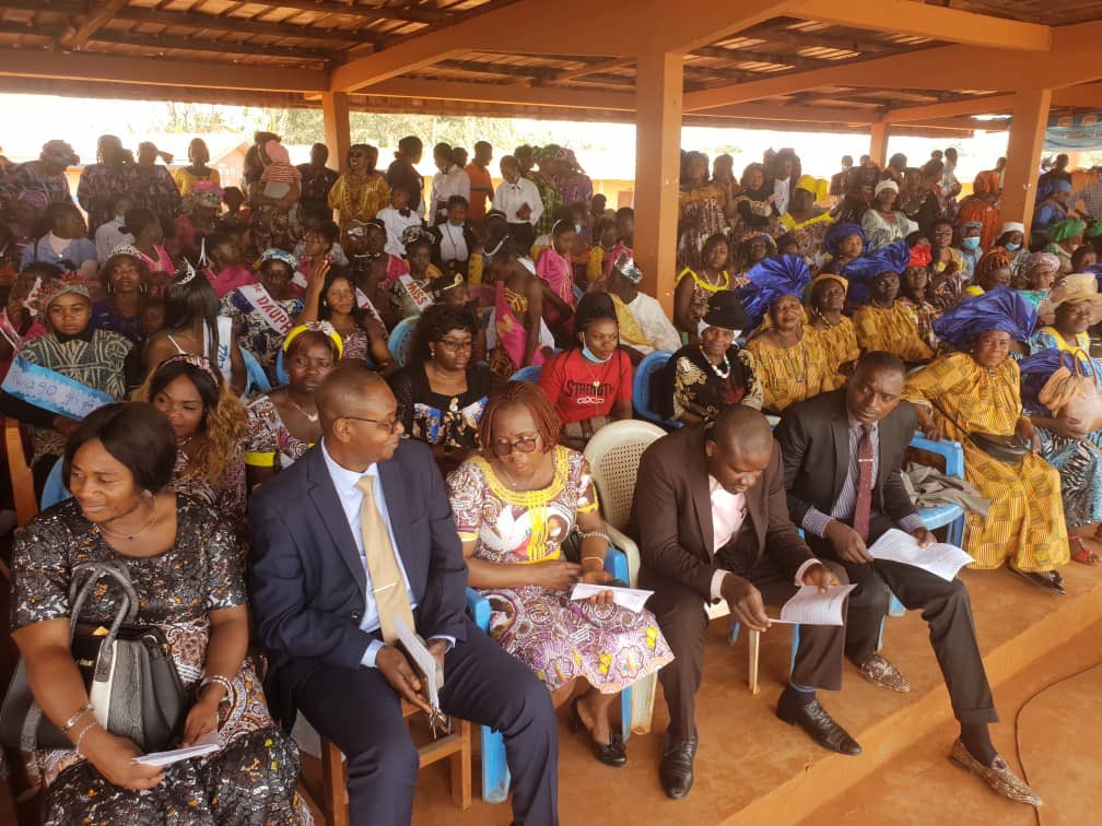 xlr_media's tweet image. 🇨🇲#Cameroon #JIF2022 37th edition of the celebration of International Women's Day, the women of the Hauts-Plateaux department. A ceremony which took place at #Baham's party square was attended by the prefect of the highlands, Yampen Ousmanou, and the King of Baham, Pokam Max 2.