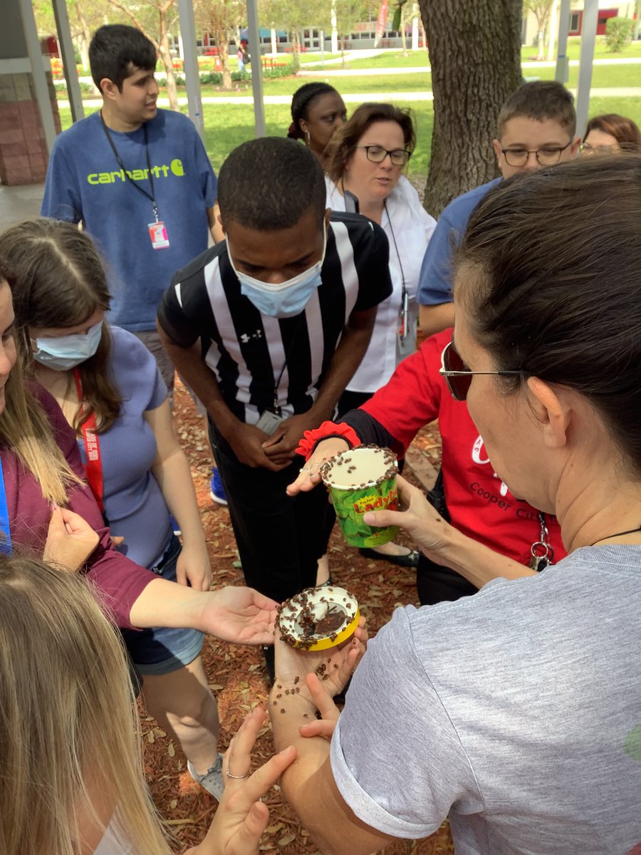 dacovard's tweet photo. Sharing is caring!  We shared the excitement with our amazing principal and other classes at school!  So fun! @Principal_CCHS https://t.co/dhfSuMShDQ