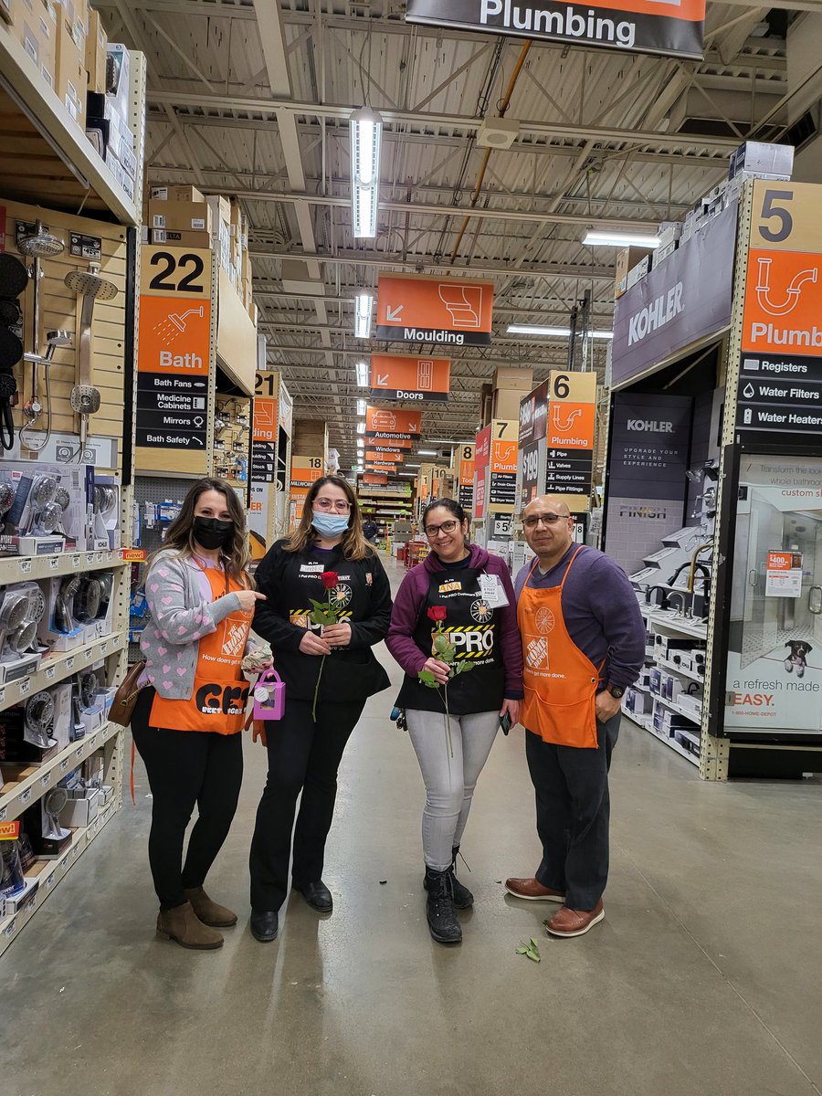 KingCXM1982's tweet photo. Happy International Woman's Day from our District Team @slr00365 @cindysasm @VFrezell @jgirv257 @aldakonda https://t.co/jDhcOtbbuj