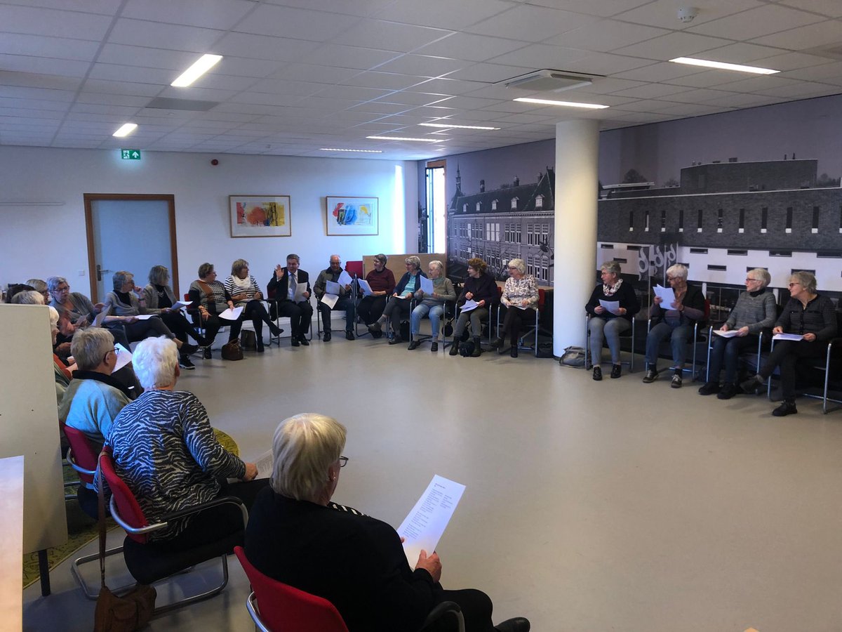 Het was weer gezellig in het Liedjescafé. Zelfs burgemeester Link kwam een paar liedjes meezingen! 

Het volgende Liedjescafé staat gepland op dinsdag 12 april (14.00-15.00 uur). Zing je mee?

<a href="/gemeenteveendam/">Gemeente Veendam</a> @BiblionetGn