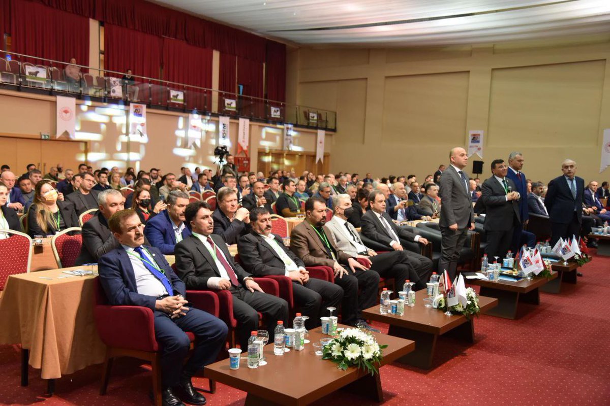 TCTarim's tweet photo. “Türkiye Damızlık Sığır Yetiştiricileri Merkez Birliğince düzenlenen 14. Değerlendirme ve Eğitim Toplantısında sektör temsilcilerimizle bir aradaydık. 

Hayvancılık ve genel tarım desteklemeleri ile birlikte üreticimize, yetiştiricimize destek olmaya devam edeceğiz” https://t.co/04dJOGHz7L