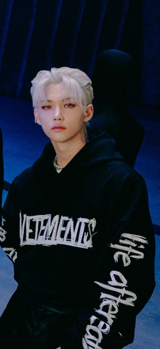 LFLXLOOKS's tweet photo. just...felix lee and his perfection https://t.co/ZbLyK4PXbn