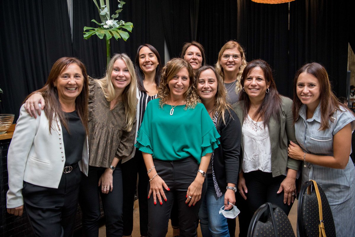 LauraJureCba's tweet photo. ♀ En el #DíaInternacionalDeLaMujer participamos junto a #MujeresProtagonistas de una nueva jornada de #Lideresas para seguir fortaleciendo el liderazgo femenino y promover la participación de las mujeres en espacios de toma de decisiones. 🙋🏽‍♀️ #LoEstamosHaciendo https://t.co/726GLmai3M