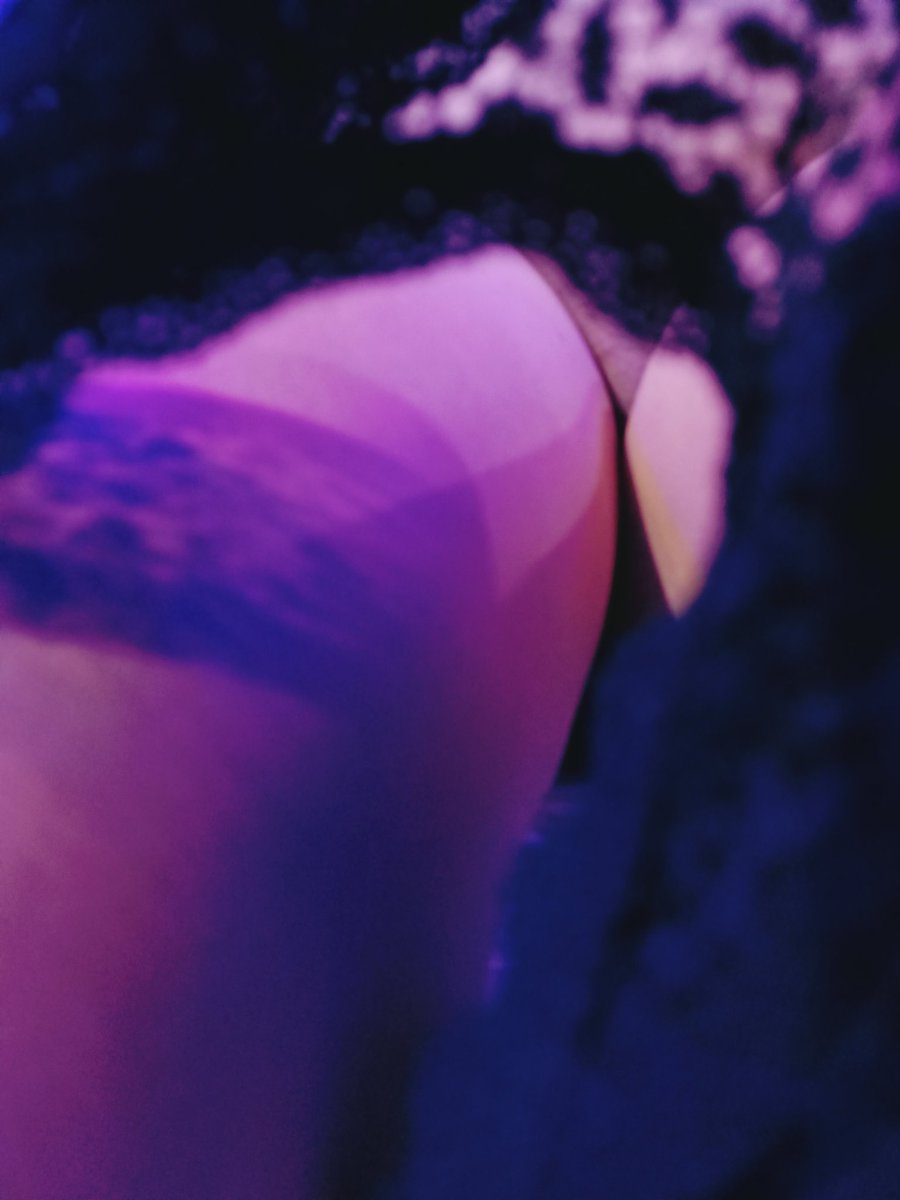 NesdyCme's tweet photo. Hola mis nenes, los tengo abandonados! Andaba por mi pueblito! Ya de regreso, oigan me tomé unas fotos geniales, quieren? Ya saben q hacer bebés! Y saben ya les he comentado q no quiero fotos de sus 🥒, a menos q sean solicitsdos, estaba pensando en un cumtribute, quieren? https://t.co/Rov4ya362U