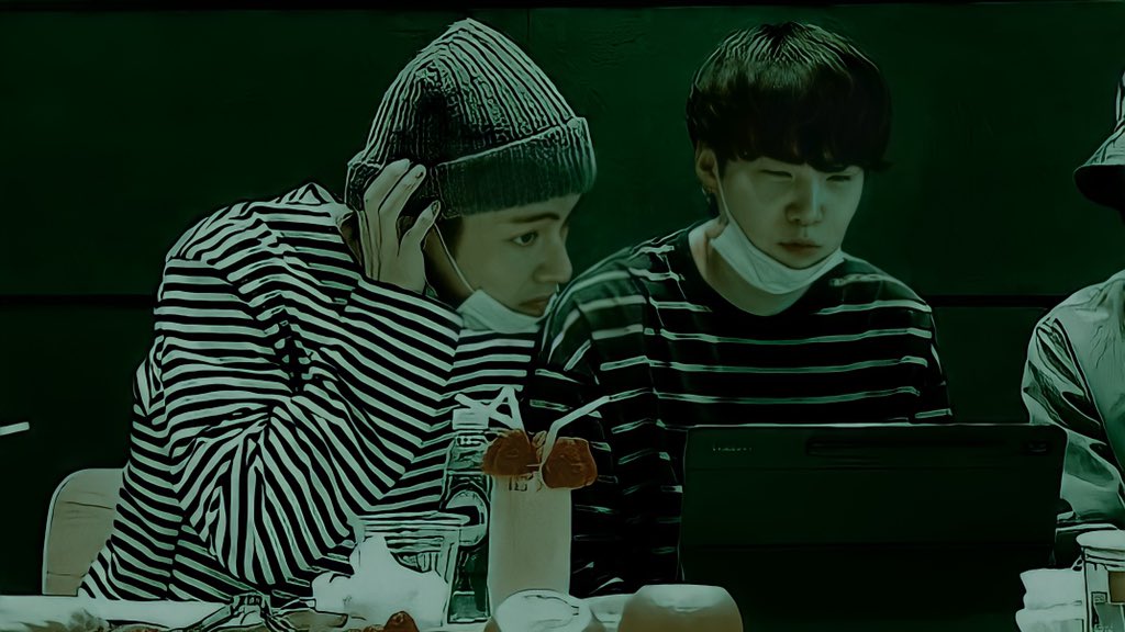 _greentae's tweet photo. "𝘞𝘪𝘵𝘩 𝘵𝘩𝘦 𝘵𝘸𝘰 𝘰𝘧 𝘶𝘴, 𝘵𝘩𝘦 𝘸𝘰𝘳𝘭𝘥 𝘪𝘴 𝘯𝘰𝘵𝘩𝘪𝘯𝘨 𝘴𝘤𝘢𝘳𝘺"

수많은 날 둘이면 세상도 무섭지 않아

AgustD HappyBirthdaySUGA #SUGA https://t.co/ikDpzl7O33