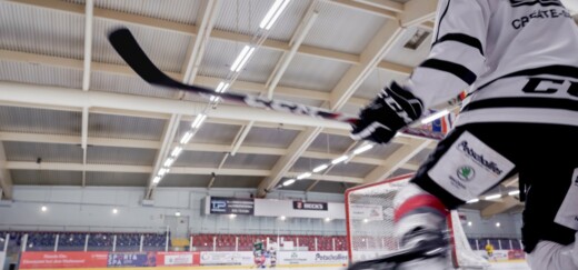 Pflaum_LICHT's tweet photo. Fans von #Eissport und #Licht kommen im Farmsener Eisland voll auf ihre Kosten (Foto: #NORKA): https://t.co/13HLA7uG7V https://t.co/2iPf0d5Fmk