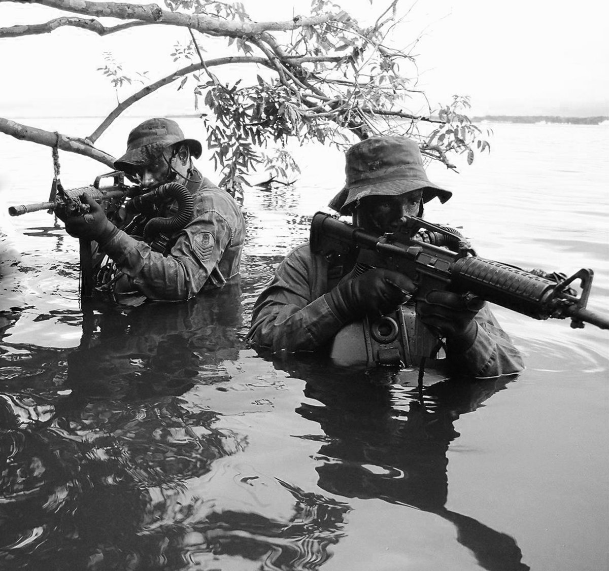 marmilbr's tweet photo. #GRUMEC | Ao longo dos anos, os Mergulhadores de Combate foram exitosos na ampliação de sua capacidade operacional, tendo em vista que a Marinha precisa dispor de uma tropa especializada para combater as ameaças multifacetadas da atualidade. #SempreProntos https://t.co/jovFcrKOiP