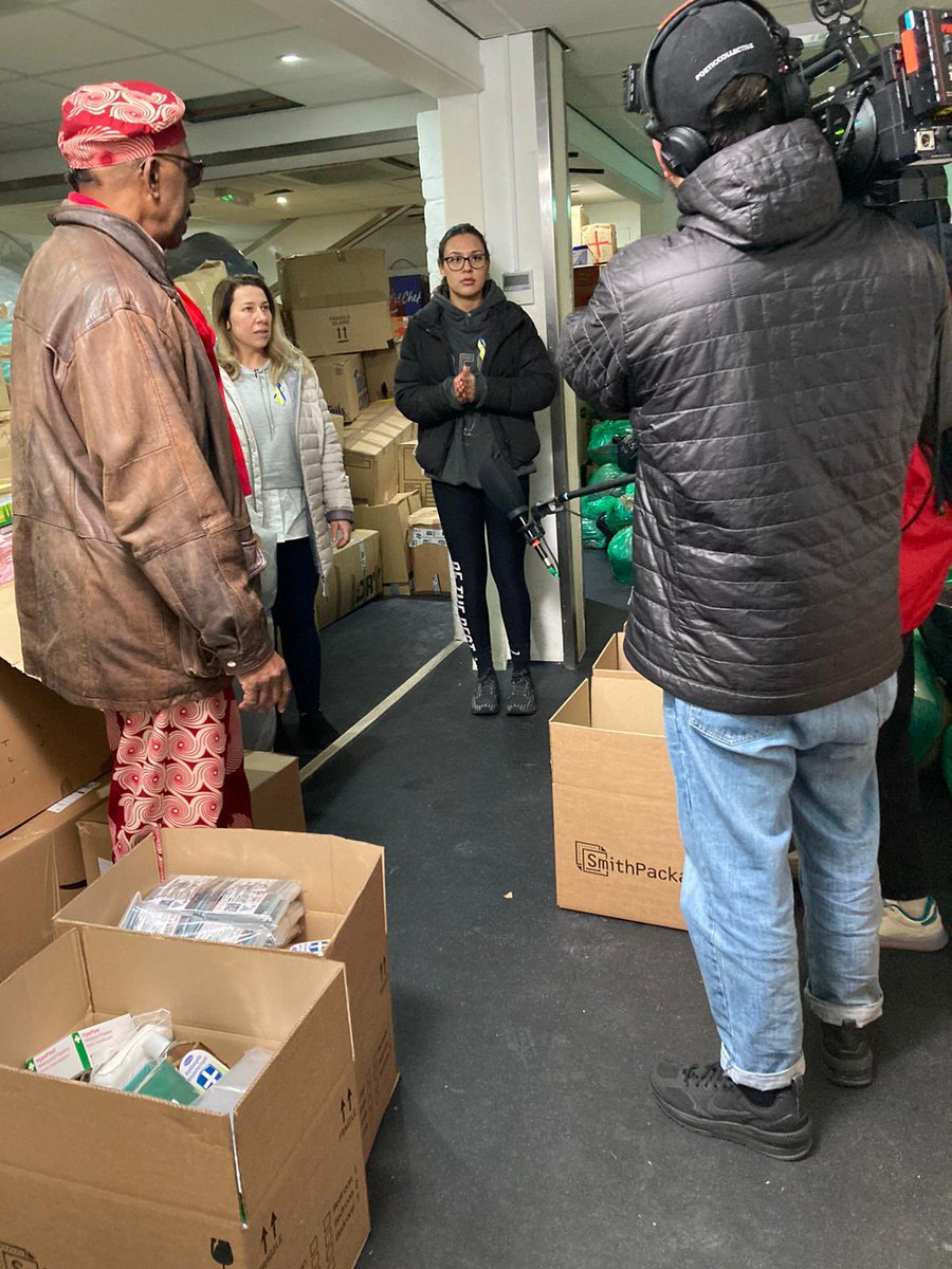EventsAtGigg's tweet photo. ๐ฆโฌ๏ธ๐Gigg Lane Today
As Gigg Lane continues to be a storage location for #Ukraine donations, @BBCOne brought their cameras with @MrMotivator to focus on the community work being done.
๐บ๐ฆ
#GiggLane #Community
#CommunityProject #FanOwned #underfanownership https://t.co/zGQAbjdQgc