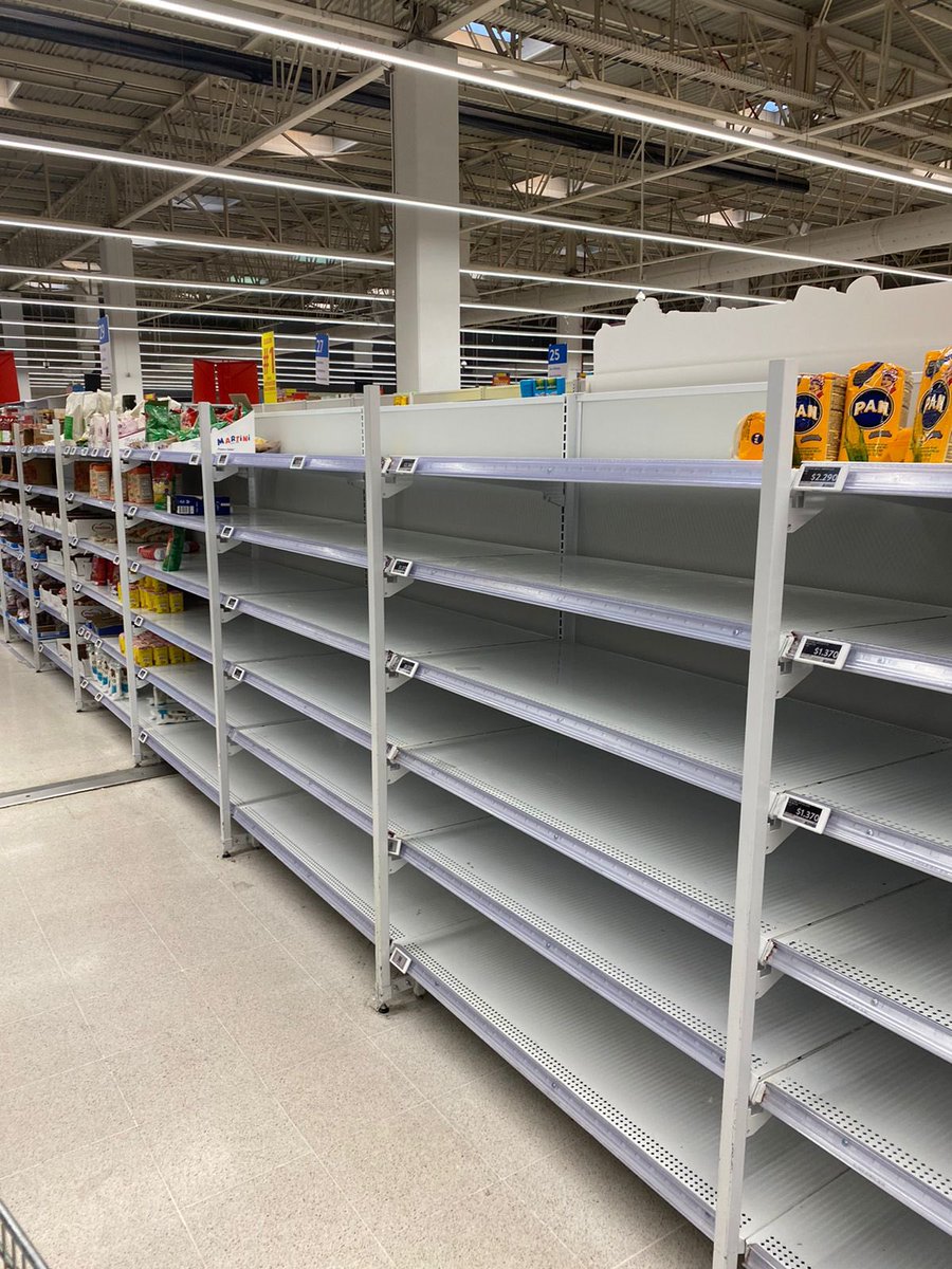 nattbelu's tweet photo. #Nunoa #Macul pasillos sin stock de harina OJO, no es x desesperación de las personas,  cajera de #Lider indica q’ los obligaron retirar ayer todo hasta tener nuevos precios favor dar RT @PamJiles @LaRedTV @HolaChileLaRed @rodrigosepu @meganoticiascl @diputadonaranjo @SERNAC https://t.co/UB4aRffIql
