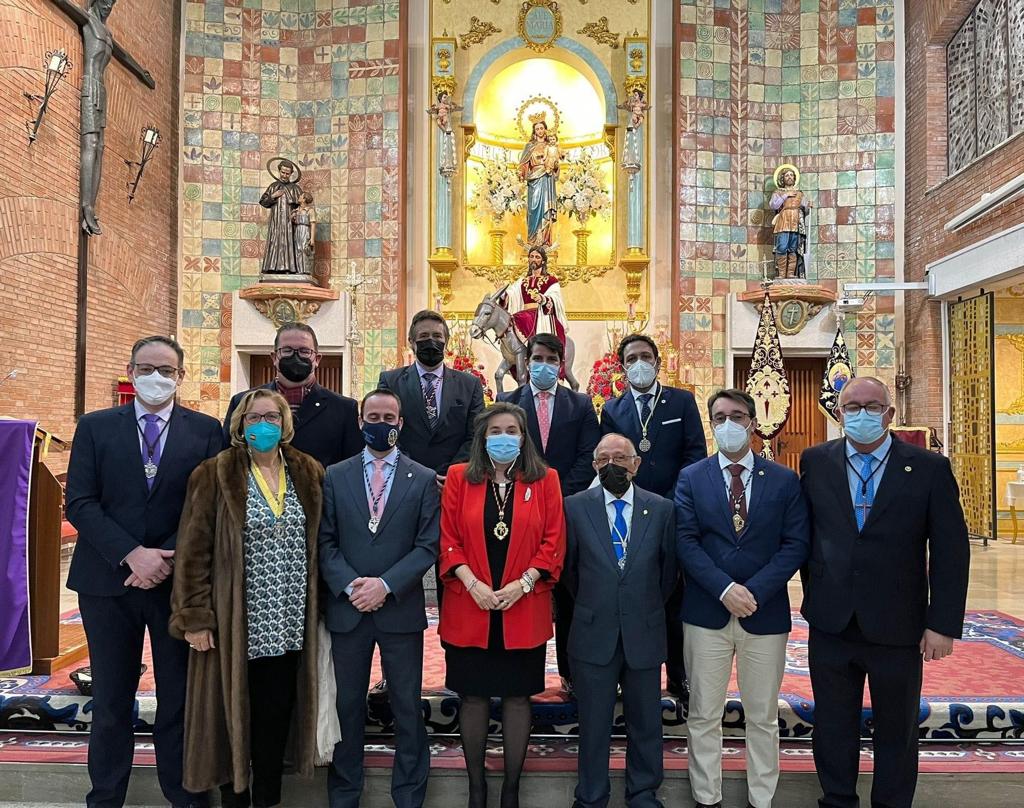 consejolocalalg's tweet photo. Durante la semana pasada se celebraron los cultos de distintas hermandades y cofradías de nuestra ciudad y la Junta Permanente del consejo estuvo representada por alguno de sus miembros para acompañar a sus juntas de gobierno en momentos tan importantes de su vida de hermandad. https://t.co/1knikjcG9n
