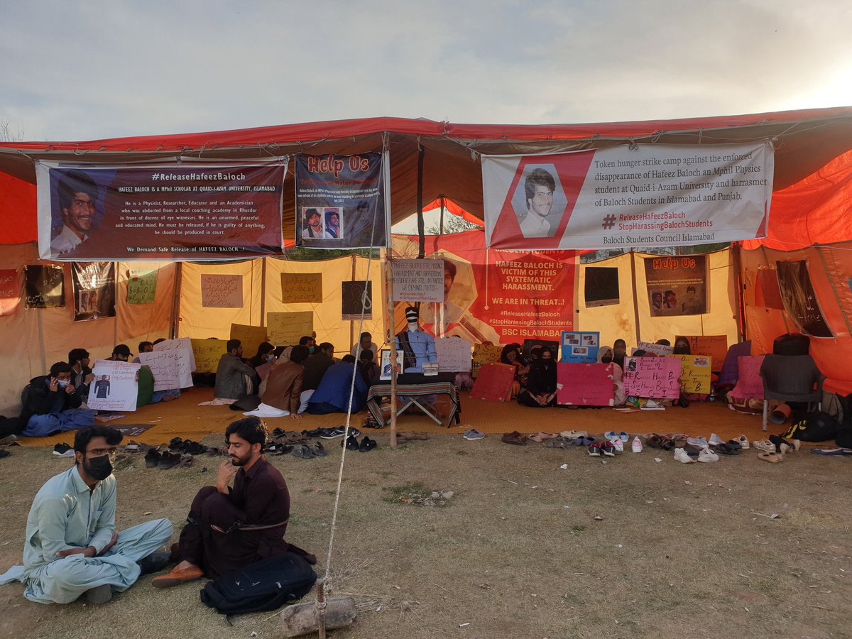 HamdardHammad's tweet photo. 8th day of Baloch students sit in camp 
#ReleaseHafeezBaloch
#StopHarassingBalochStudents https://t.co/vWbw2Bp1WW