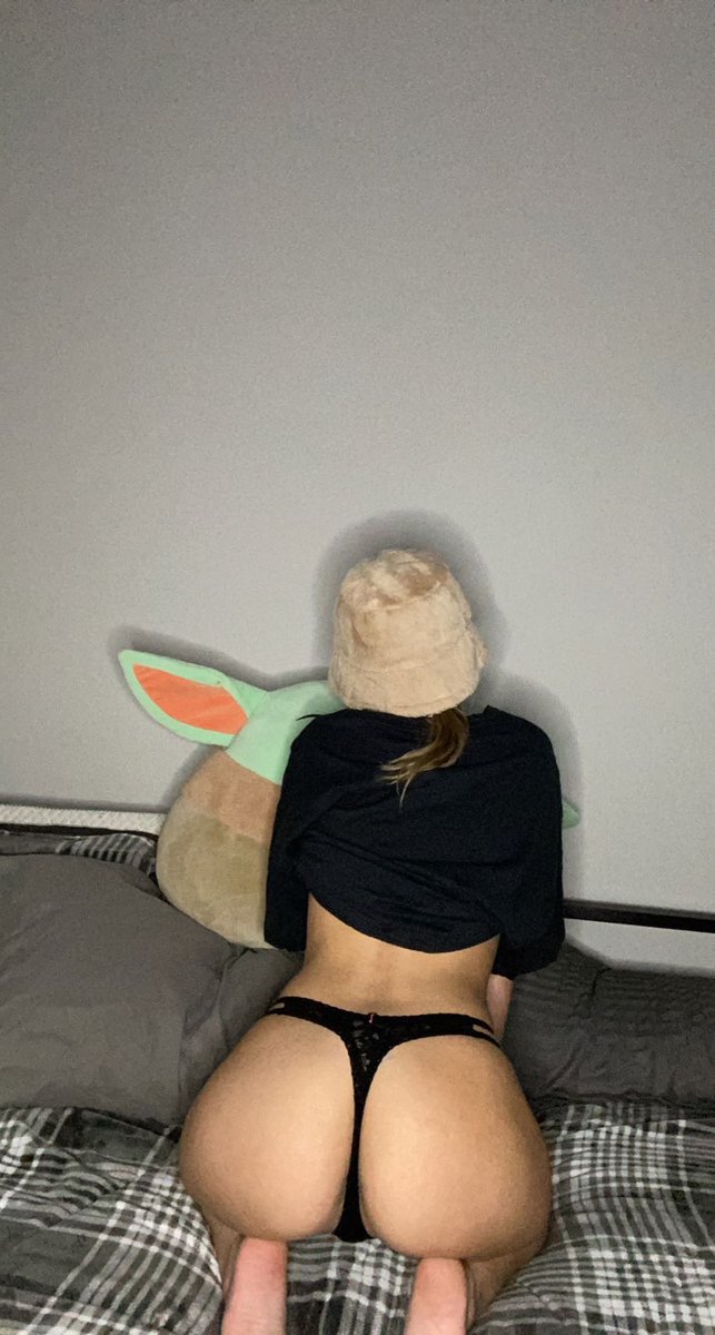anslirosie's tweet photo. Rainy days call for more content🥰❤️link in bio https://t.co/fSeAqrQ7p9
