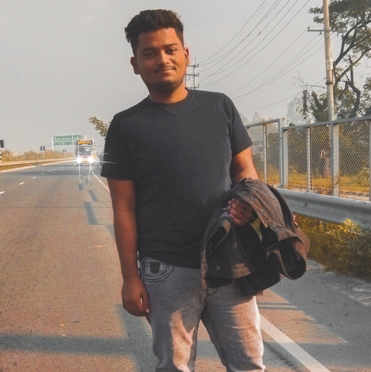 ARIF2181's tweet photo. #NewProfilePic mawa highway 🖤 https://t.co/5WdtAAg08T