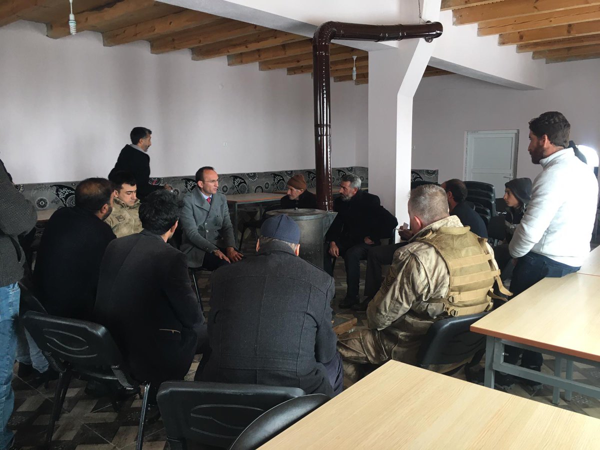 İlçemiz Kaymakamı/Belediye Başkanı Sn. Muammer SARIDOĞAN,İlçe Jnd. Kmt. ile birlikte Yeşilyurt ve Dörtpınar Mahallelerine ziyarette bulundular. Öğretmen, öğrenciler, muhtar ve mahalle halkı ile görüşen Sn. SARIDOĞAN, hasta ve yaşlı büyüklerimizi de hanelerinde  ziyaret ettiler.