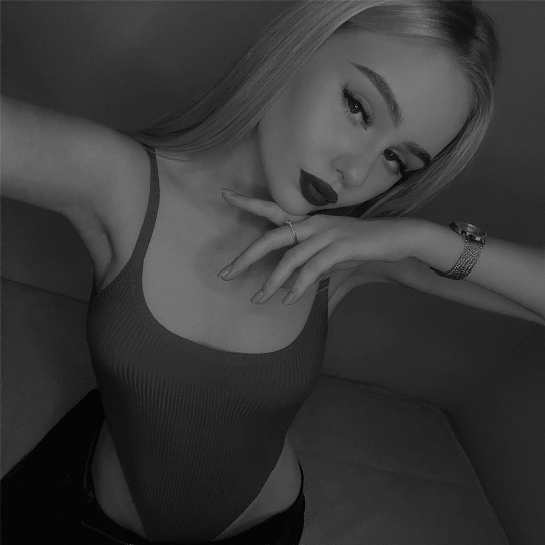 lovelyaemi's tweet photo. À 100 RT je poste une vidéo 🤠 https://t.co/gvmm3Lvb8f