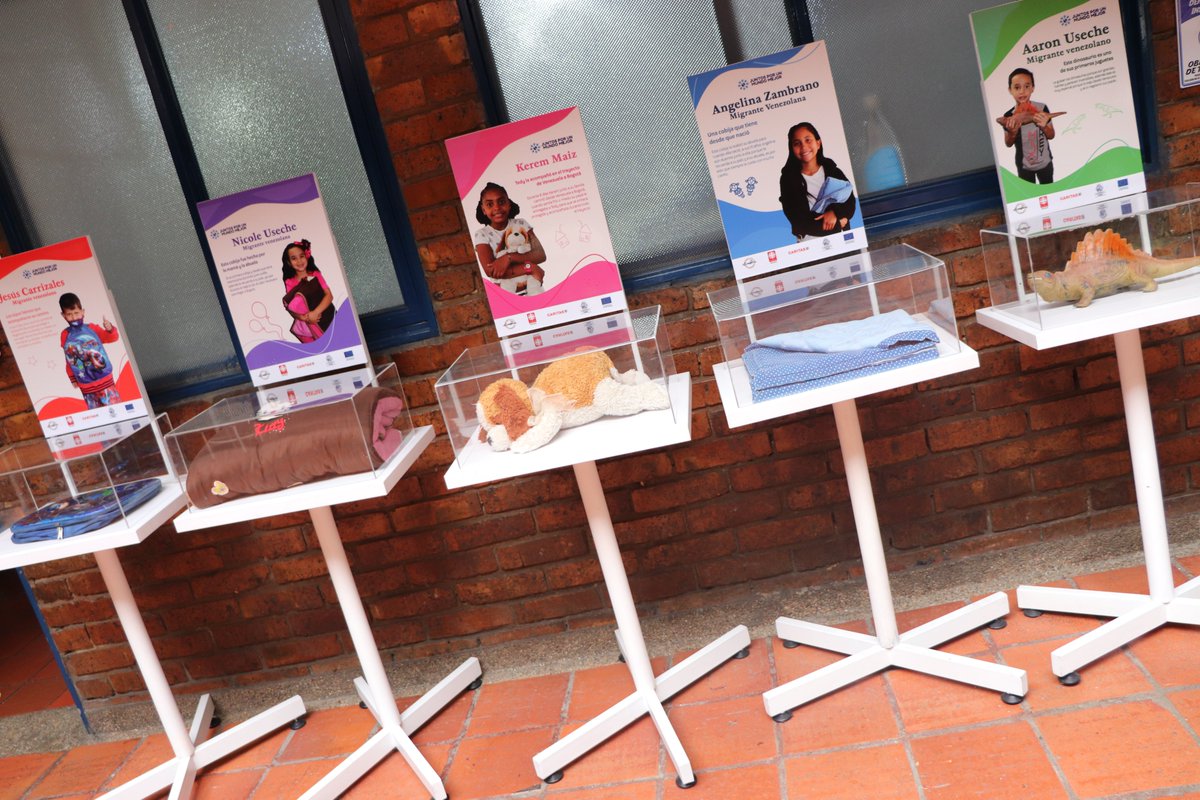 FamigColombia's tweet photo. Ya son 20 años y la Galería de la Esperanza, exposición de arte creada por migrantes, es una de las estrategias contra la xenofobia, campaña de #JuntosPorUnMundoMejor, un proyecto de #Famig con más de dos años de trayectoria en la reducción de violencia hacia esta población. https://t.co/Ok8Nu8aA85
