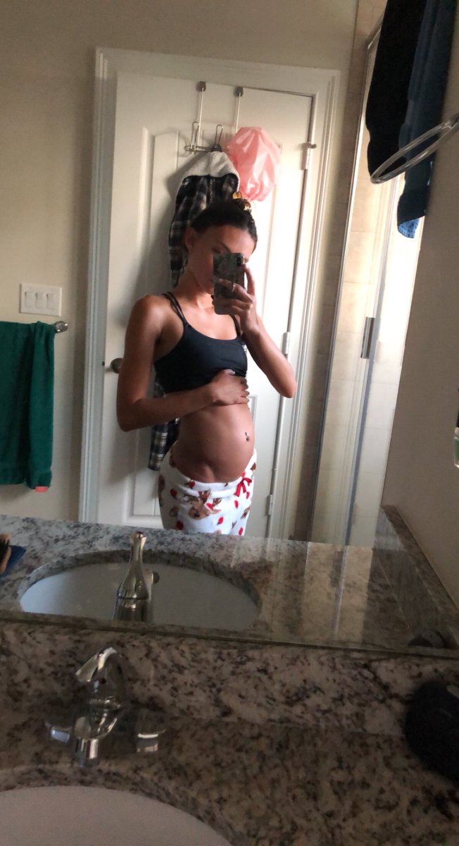venombabyxo's tweet photo. just a reminder that bloating is normal… I mean look at this wittle 🍈 https://t.co/4ELzDYVRjd