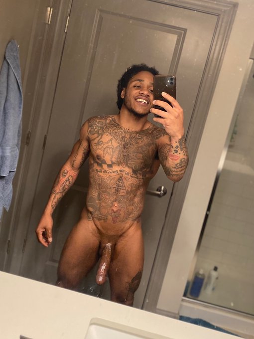 1 pic. good afternoon my loves! thanks for the 2k followers!
RT if y'all ready to see more!!
https://t