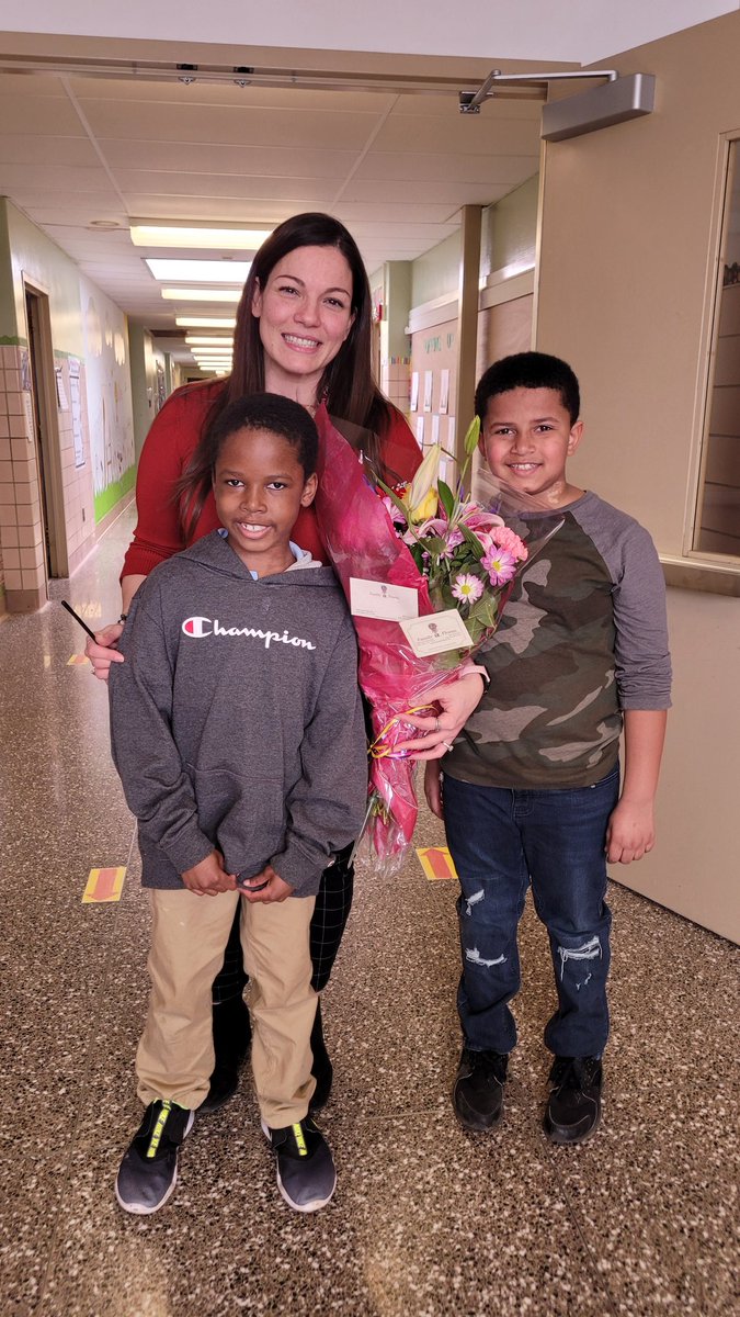 We caught Mrs. Polichron in action today! 

We cannot thank her enough for all she does for the children at May Moore! 

Happy National Social Work Month! ☺